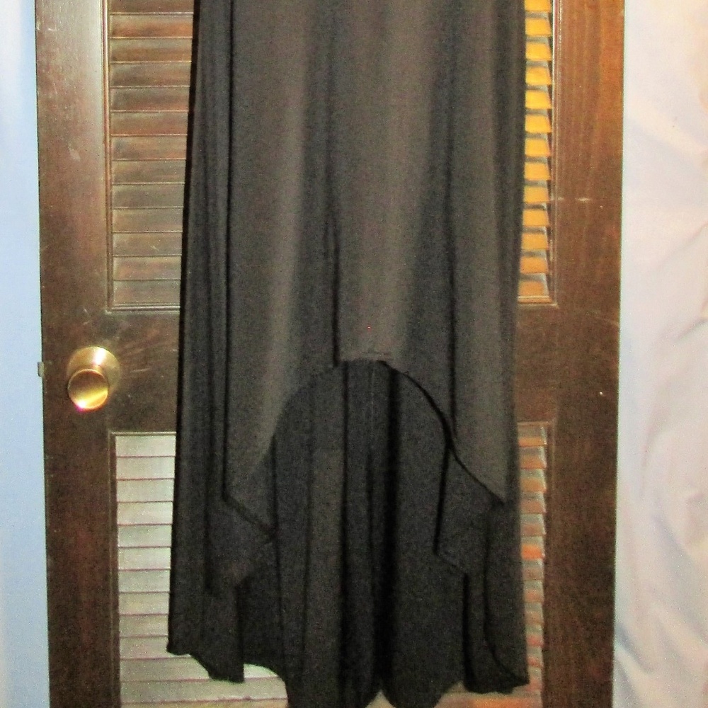 Plunging black hi/low formal-no tag - Picture 5 of 8